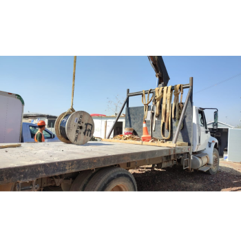 Carrete Cable CCS de Blitz Electric siendo montado en un camión de carga